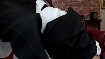 Jav Tanpa Sensor: Gadis Jepang Mungil Berbaju Pelayan Yang Menggoda Hingga Klimaks Intens