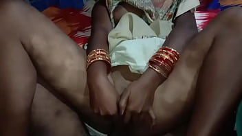 गीली योनि का रस निकाल दिया पेल ने