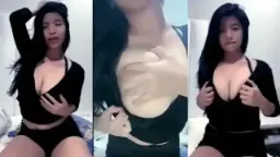 Aulmii Menggoda Dengan Lidah Di Uting Yang Sudah Basah