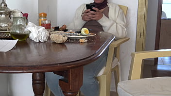 Ibu Tiri Arab Membiarkan Anak Tirinya Dari Jerman Melakukan Hubungan Cepat Sebelum Berangkat Sekolah