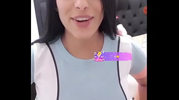 Gadis Seksi Menggoyang Tubuh Di Bigo Live
