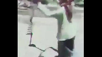 Wanita Terbang Dengan Teks Arab Yang Menggoda