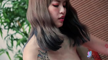 Gadis Tionghoa Nakal Menggoyang Tubuh Gemuk Pria Itu.