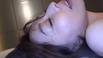 Gadis Asia Yang Menggoda Dengan Sensualitas Tak Terlupakan