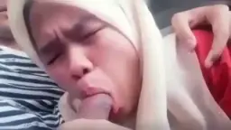 Digoyang Hingga Klimaks Oleh Cewek Berjilbab Di Dalam Mobil