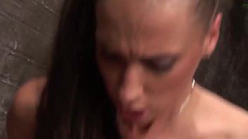 Tammie, Gadis Jalang Yang Menggoyangkan Pantatnya Demi Uang