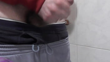 Masturbasi Dan Mengeluarkan Cairan Di Kamar Mandi Mertuaku.