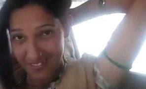 Mengisap Payudara Montok Gadis India Eksklusif Di Dalam Mobil