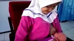 Praktik Menyusui Yang Menggoda Di Ruang Kuliah Kebidanan